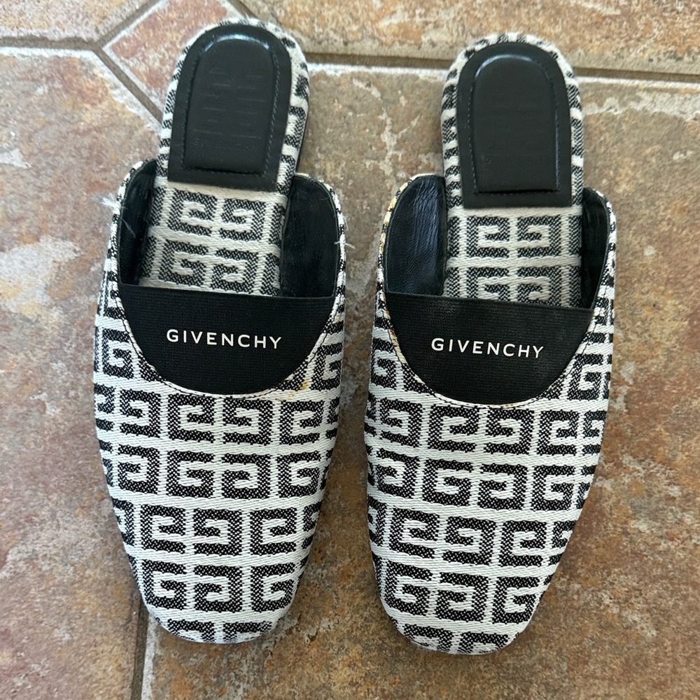 Givenchy Monochrome Patterned Mules